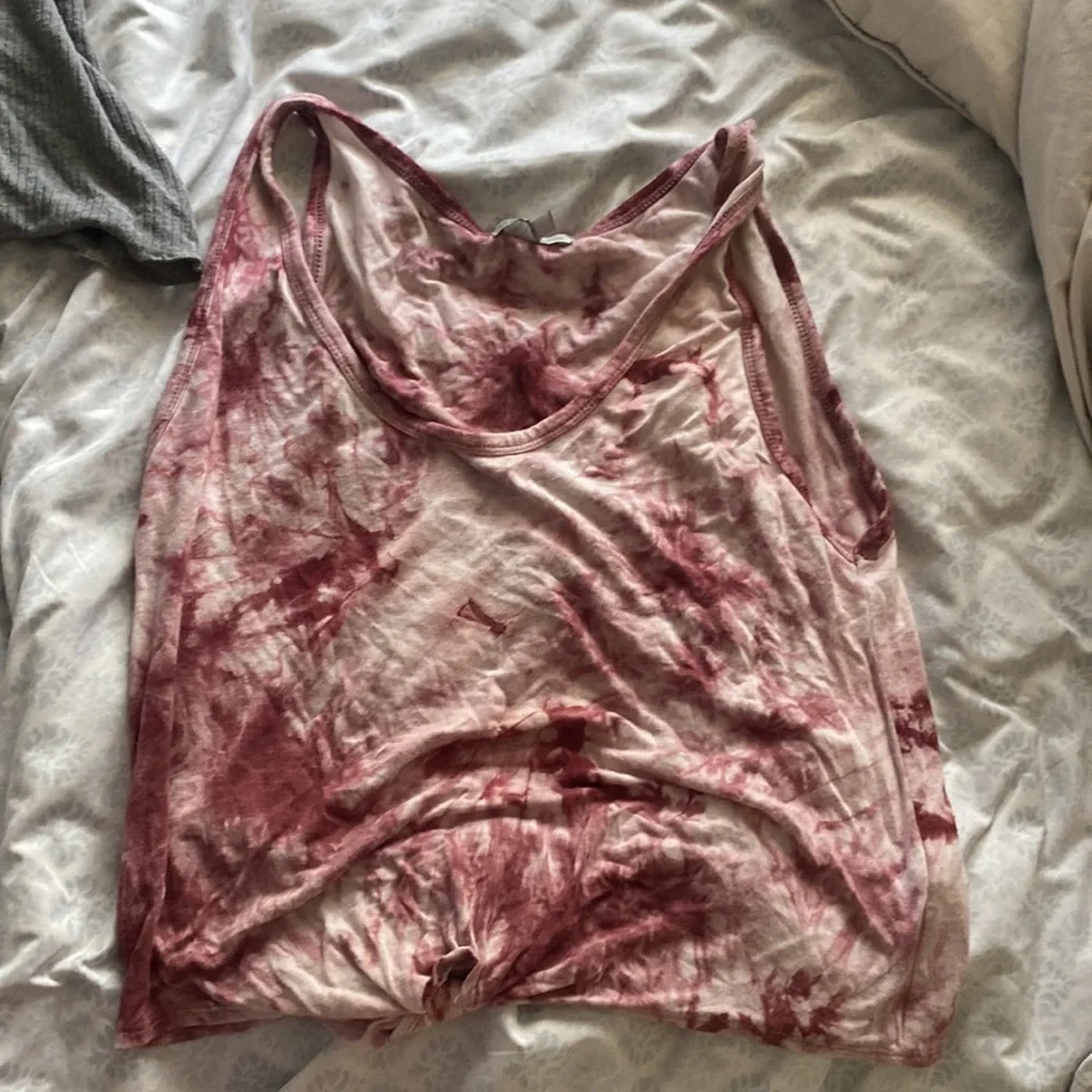 Tops - Picture 4 of 5